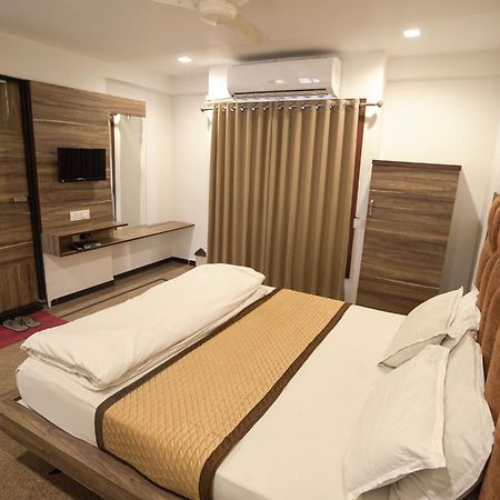 Hotel Shertown 아흐메다바드 외부 사진