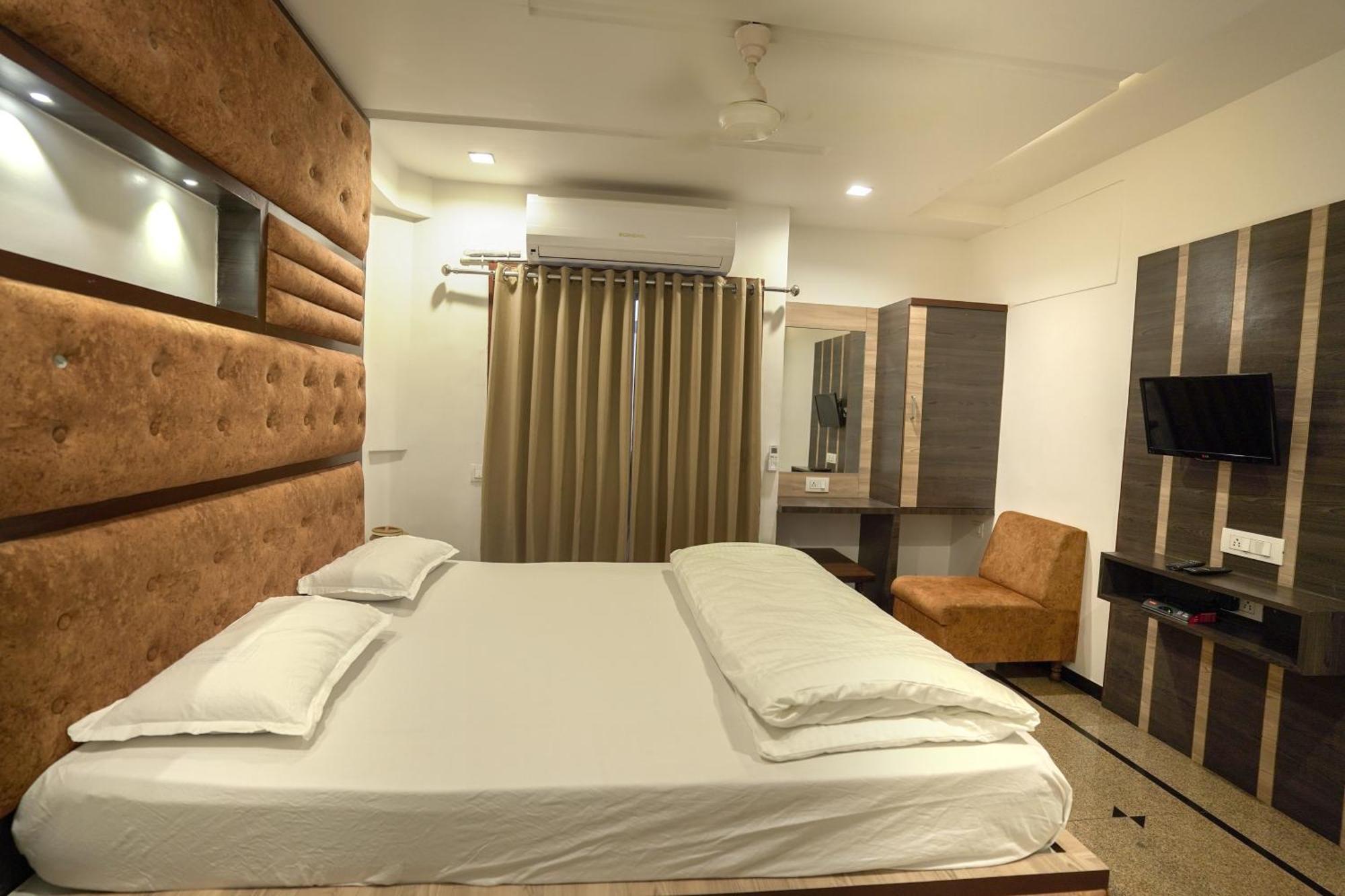 Hotel Shertown 아흐메다바드 외부 사진