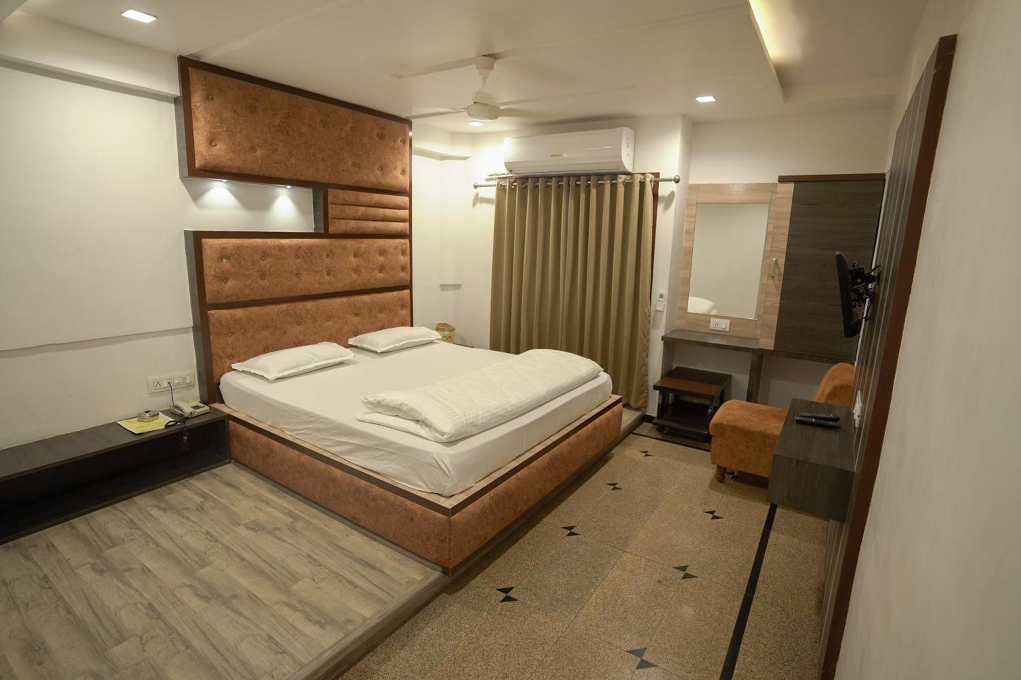 Hotel Shertown 아흐메다바드 외부 사진