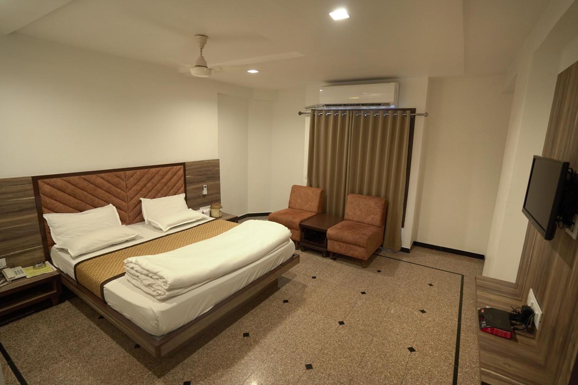 Hotel Shertown 아흐메다바드 외부 사진
