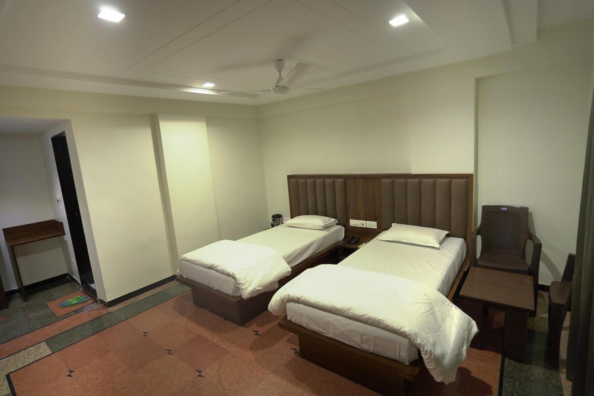 Hotel Shertown 아흐메다바드 외부 사진