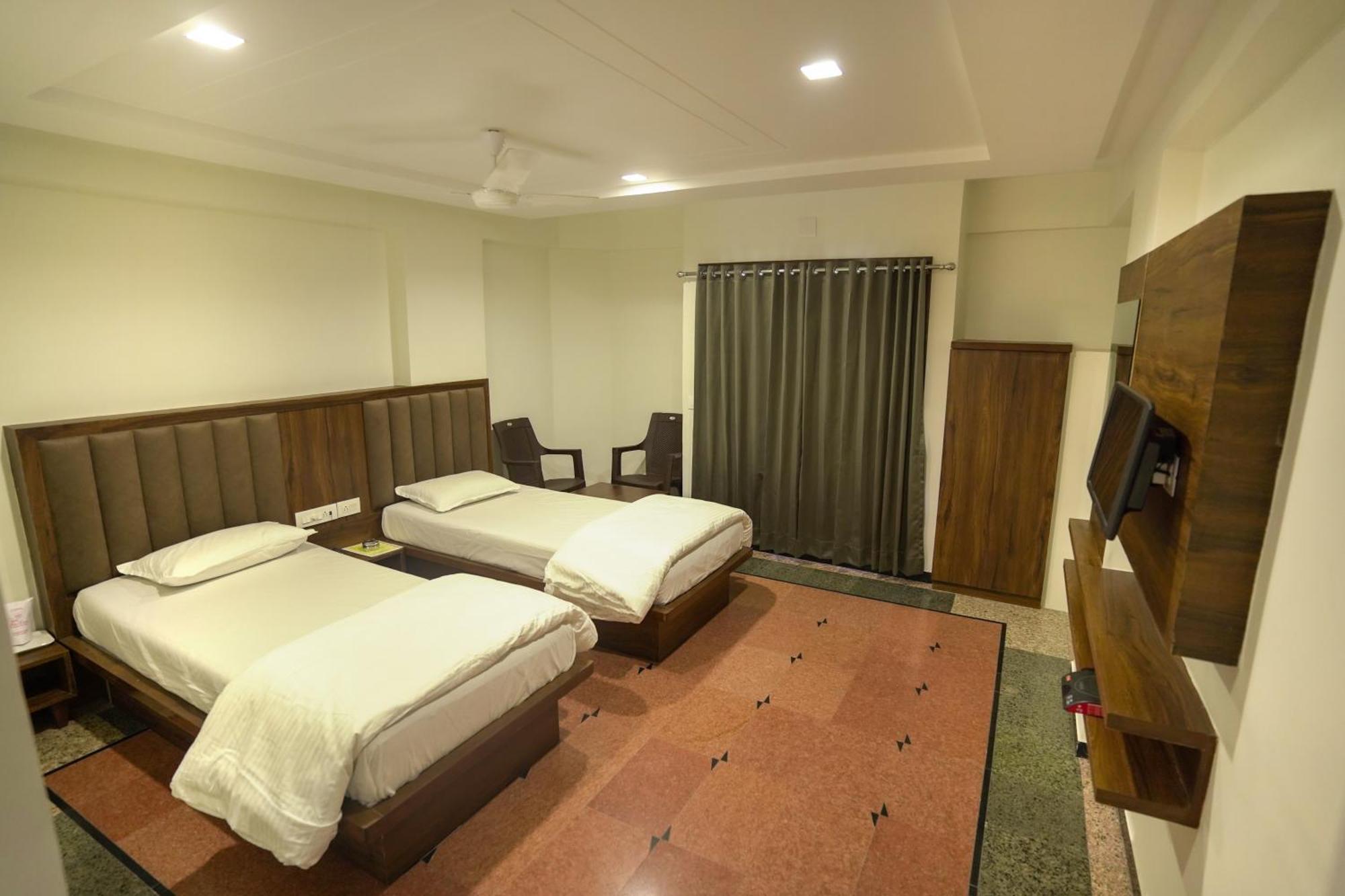 Hotel Shertown 아흐메다바드 외부 사진