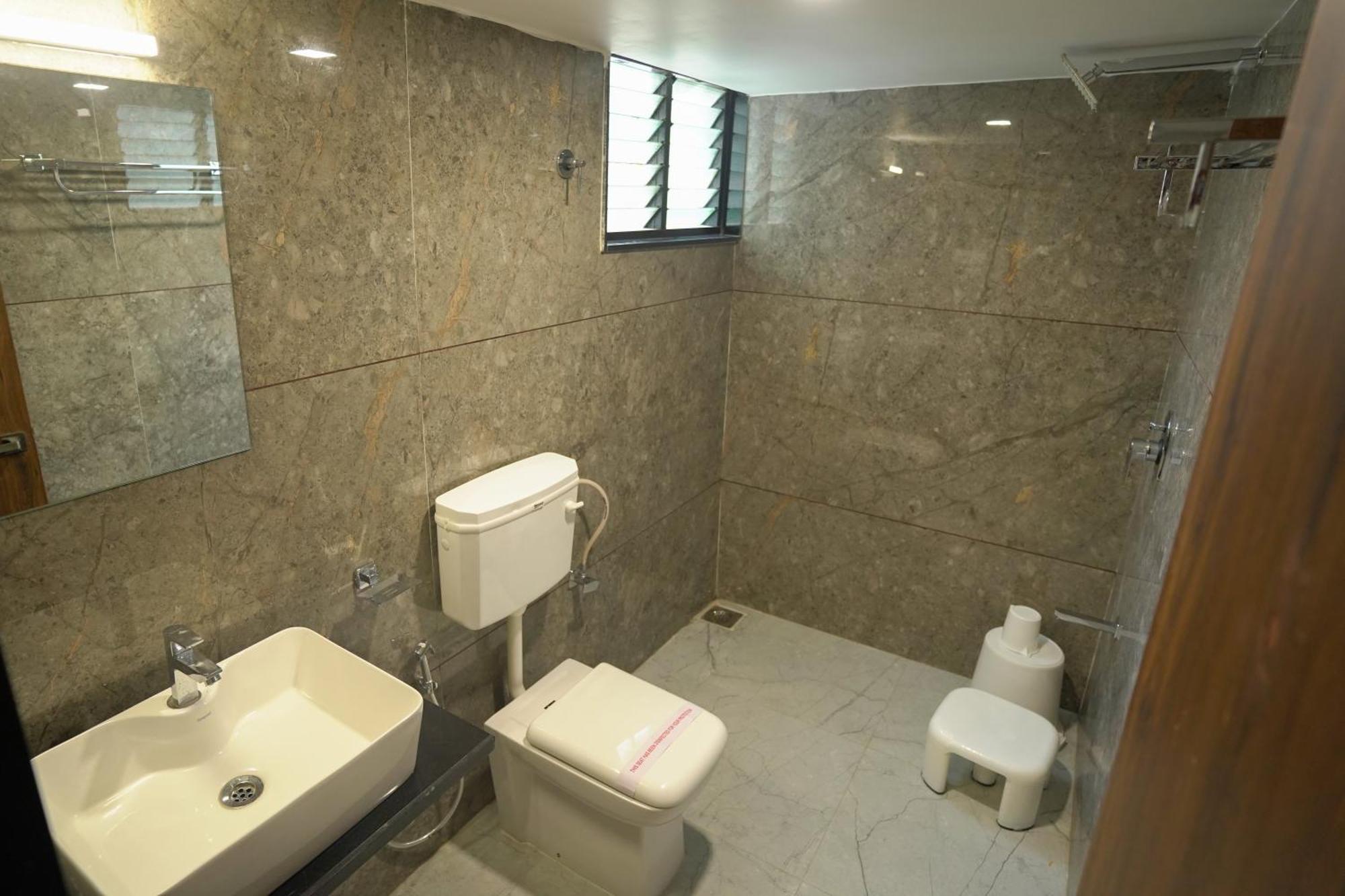 Hotel Shertown 아흐메다바드 외부 사진