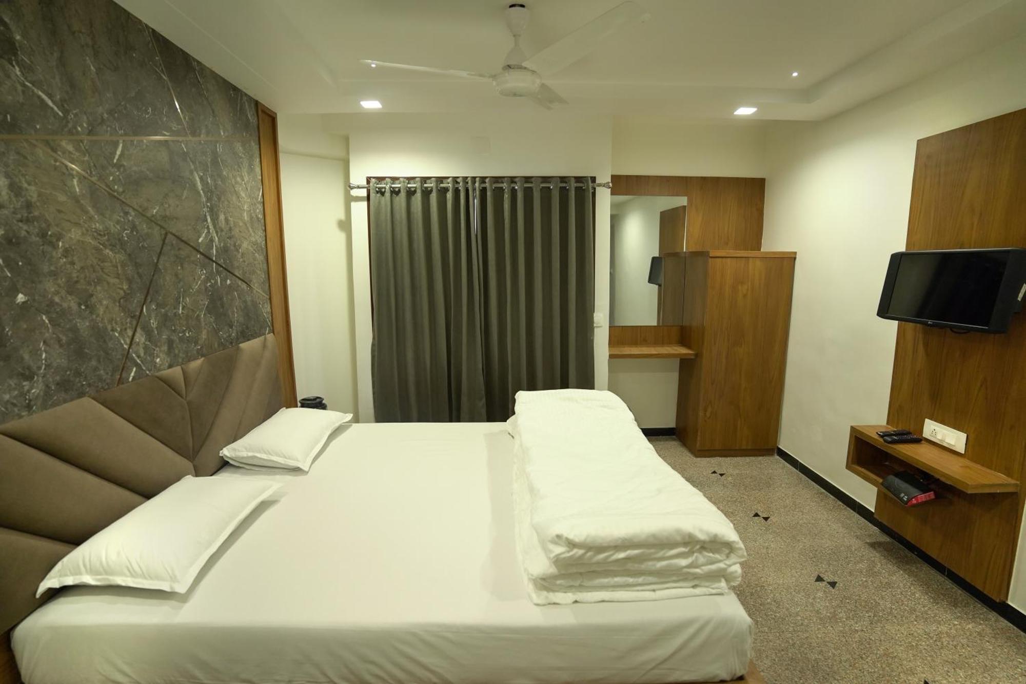Hotel Shertown 아흐메다바드 외부 사진